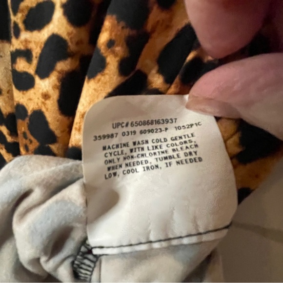 By & By Leopard Print Women's Top - XXL P2P:23” L:25” - Picture 10 of 13